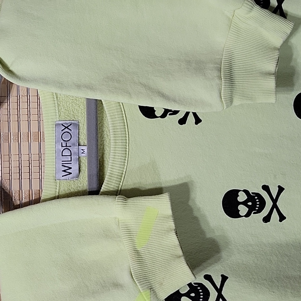 Wildfox Skull & Cross Bones Sweatshirt - Oversized Women's Medium - made in USA - Picture 15 of 16